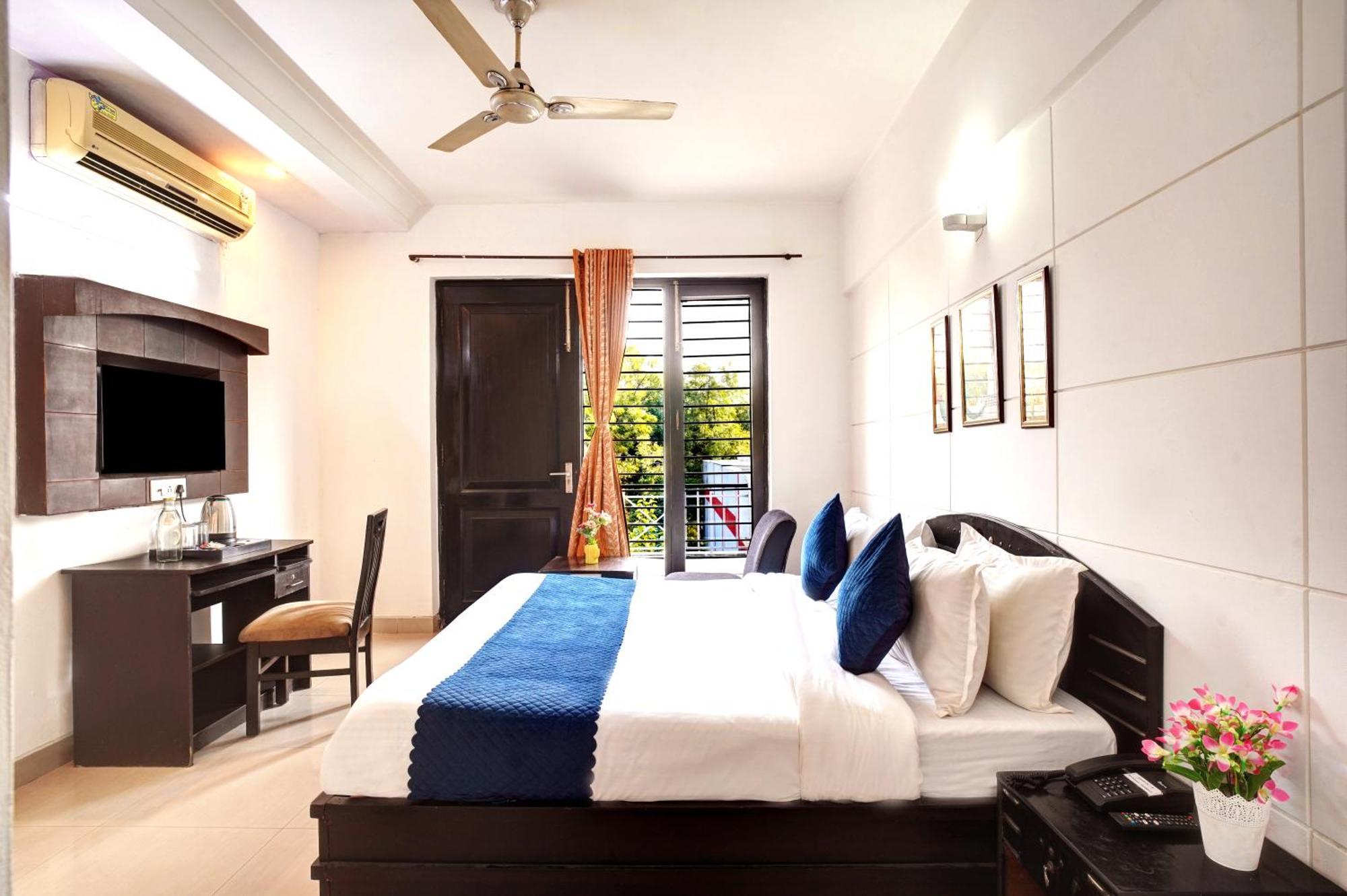 Nexhub Stay - Huda City Centre Gurgaon Exterior photo
